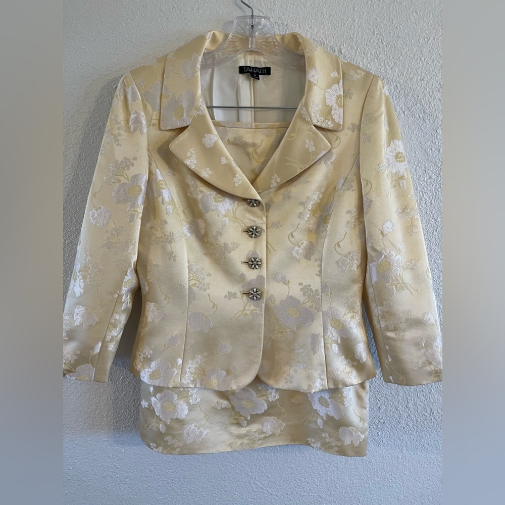 Beautiful Tahari Cream Floral Brocade Blazer & Skirt Suit Set